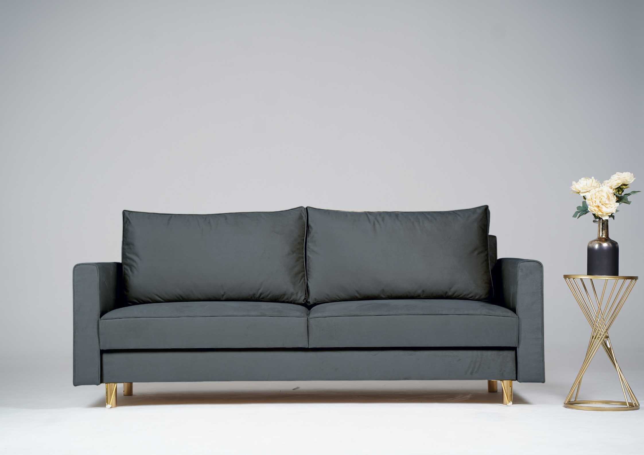 Grafitowa sofa na złotych nogach